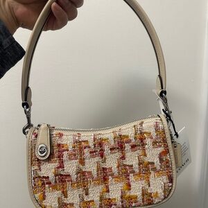 Coach Tweed Swinger 20